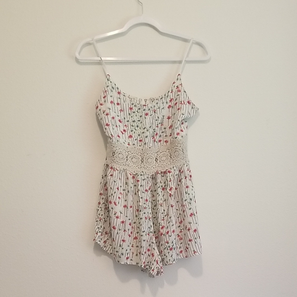 It’s All Leggings White Floral Romper w/ Crochet Waist Boho Summer Vibe – Size M